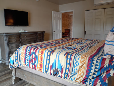 John Wayne King Bed Guest Room and Suite near Pool