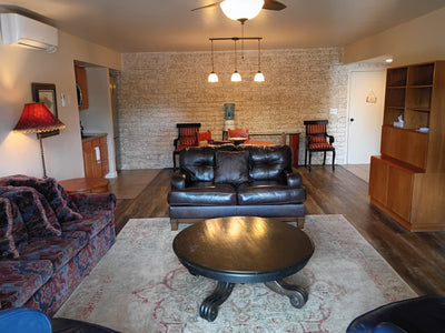 John Wayne King Bed Guest Room and Suite near Pool
